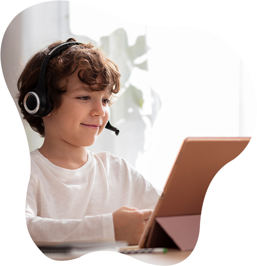 niño-estudiando-online